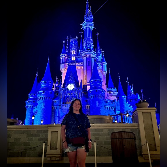 ๐ฆIโm Stefani & thanks for stopping by my closet๐ฆ - Picture 4 of 16